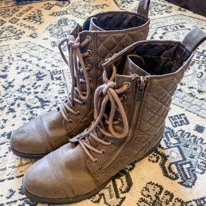 Shin High Sipper Boots